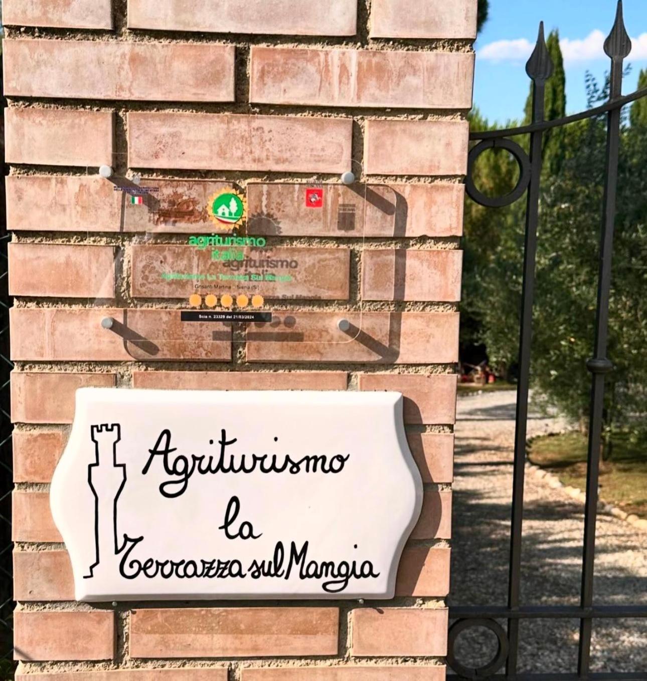 Agriturismo La Terrazza Sul Mangia Siena Ngoại thất bức ảnh